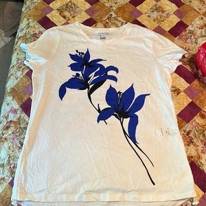 Women’s short sleeve T-Top, Liz Claiborne, size M, white/blue flowers
